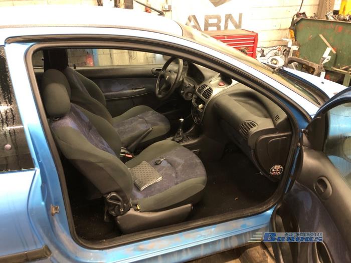 Peugeot 206 1.6 XS,XT Skrotfordon (1999, BLAUW)