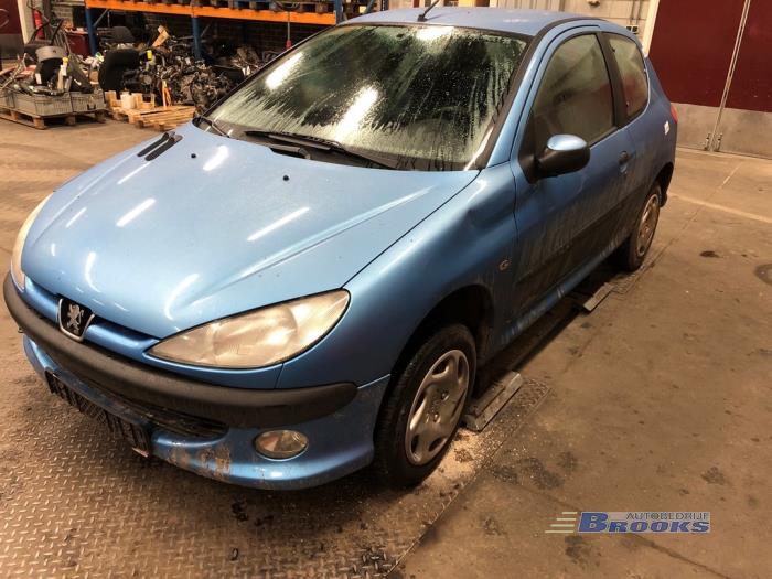 Peugeot 206 1.6 XS,XT Skrotfordon (1999, BLAUW)