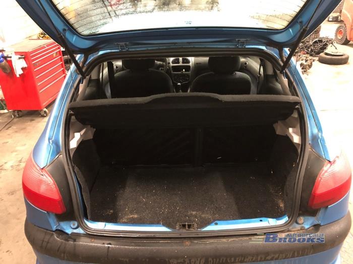 Peugeot 206 1.6 XS,XT Skrotfordon (1999, BLAUW)
