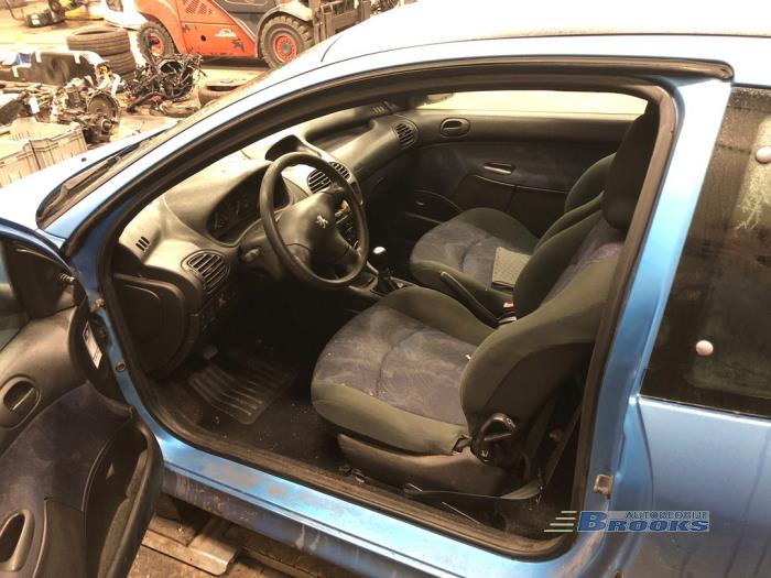 Peugeot 206 1.6 XS,XT Skrotfordon (1999, BLAUW)