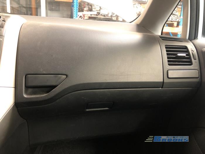 Toyota Auris 1.6 Dual VVT-i 16V Samochód złomowany (2007, Szary)