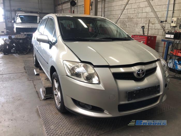 Toyota Auris 1.6 Dual VVT-i 16V Samochód złomowany (2007, Szary)