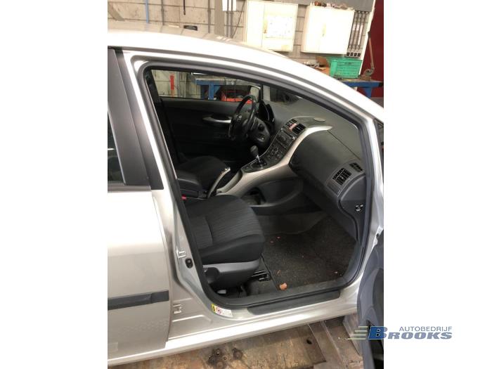 Toyota Auris 1.6 Dual VVT-i 16V Samochód złomowany (2007, Szary)