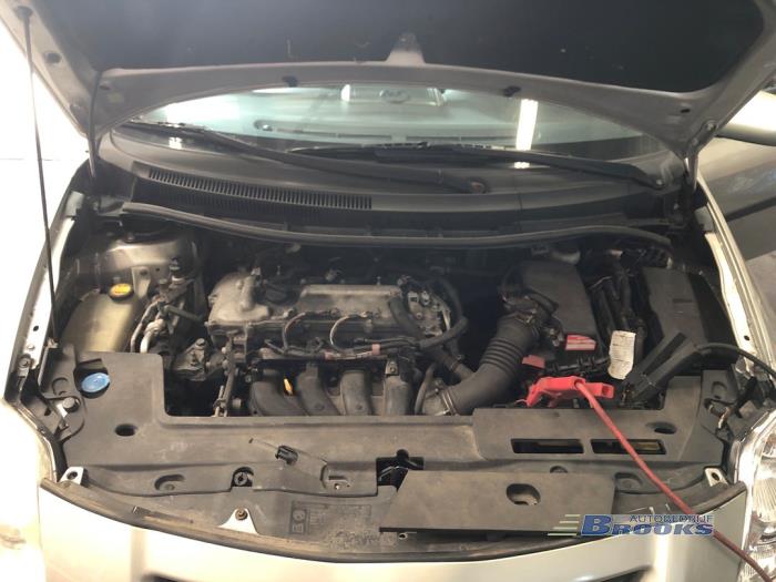 Toyota Auris 1.6 Dual VVT-i 16V Samochód złomowany (2007, Szary)