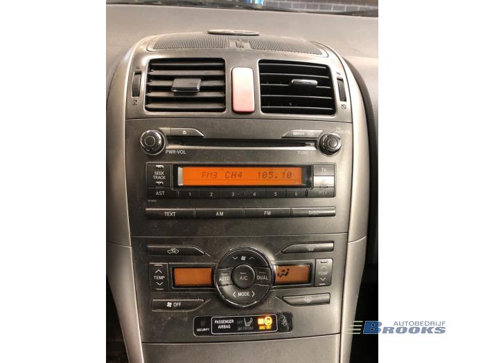 Toyota Auris 1.6 Dual VVT-i 16V Samochód złomowany (2007, Szary)