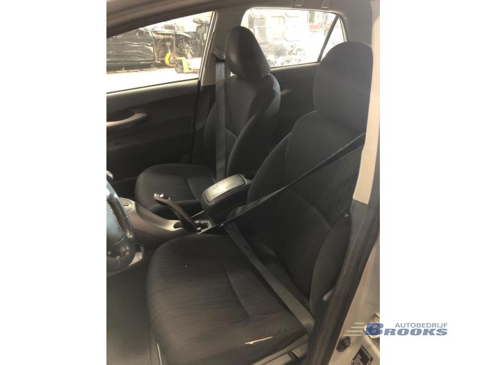 Toyota Auris 1.6 Dual VVT-i 16V Samochód złomowany (2007, Szary)