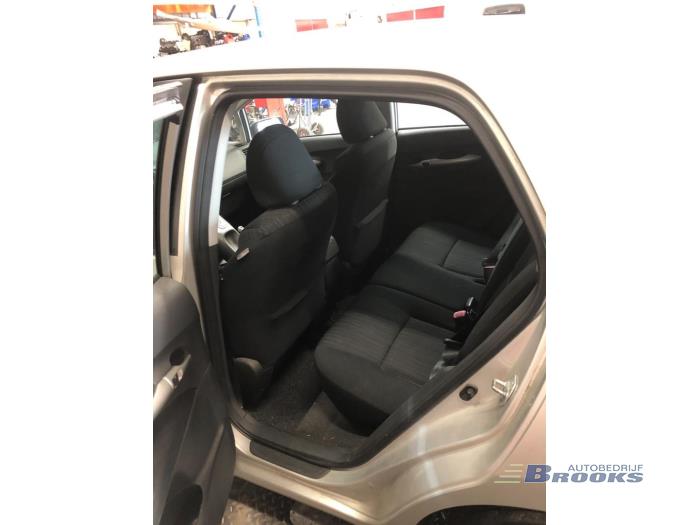 Toyota Auris 1.6 Dual VVT-i 16V Samochód złomowany (2007, Szary)