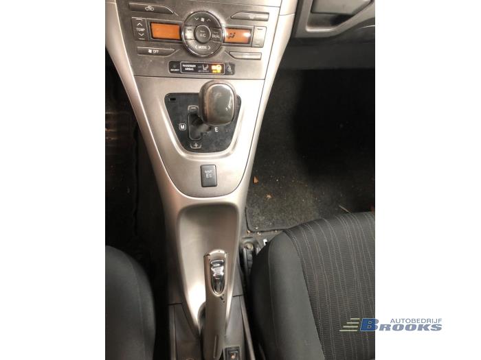 Toyota Auris 1.6 Dual VVT-i 16V Samochód złomowany (2007, Szary)