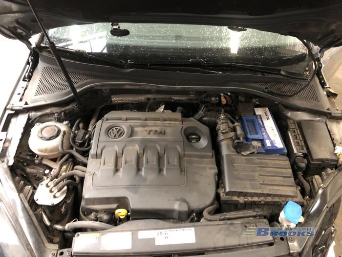 Volkswagen Golf VII 1.6 TDI BMT 16V Skrotfordon (2019, GRIJS)