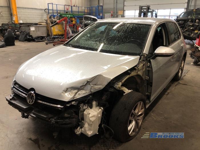 Volkswagen Golf VII 1.6 TDI BMT 16V Skrotfordon (2019, GRIJS)