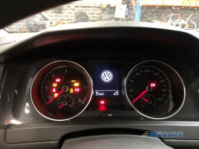 Volkswagen Golf VII 1.6 TDI BMT 16V Skrotfordon (2019, GRIJS)