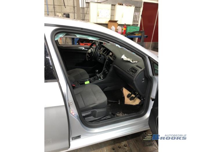 Volkswagen Golf VII 1.6 TDI BMT 16V Skrotfordon (2019, GRIJS)
