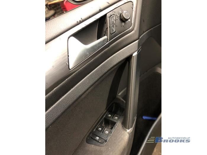 Volkswagen Golf VII 1.6 TDI BMT 16V Skrotfordon (2019, GRIJS)