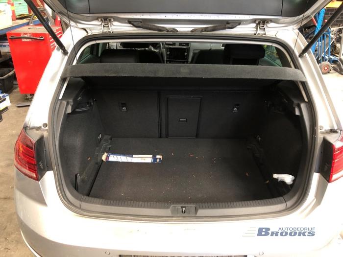 Volkswagen Golf VII 1.6 TDI BMT 16V Skrotfordon (2019, GRIJS)