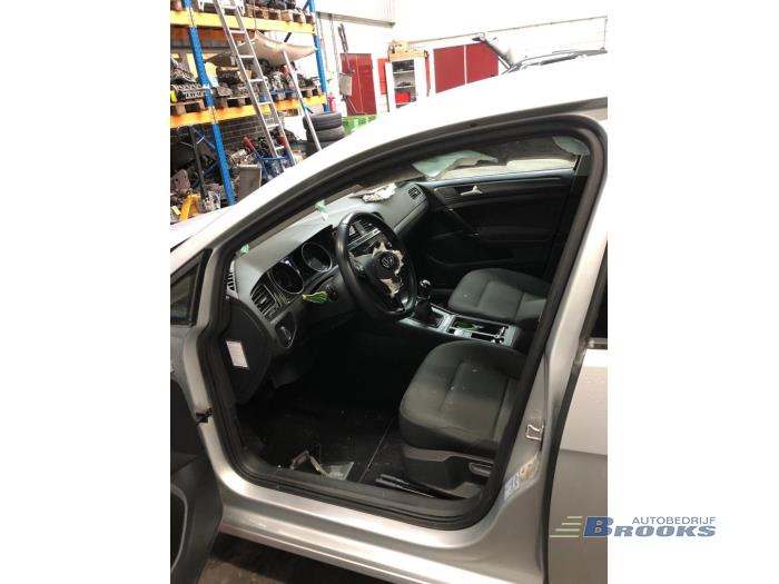 Volkswagen Golf VII 1.6 TDI BMT 16V Skrotfordon (2019, GRIJS)