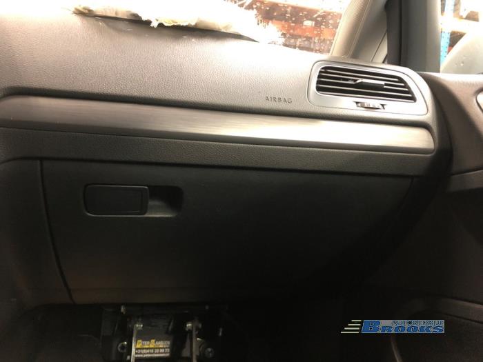 Volkswagen Golf VII 1.6 TDI BMT 16V Skrotfordon (2019, GRIJS)