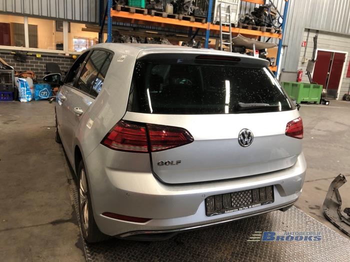 Volkswagen Golf VII 1.6 TDI BMT 16V Skrotfordon (2019, GRIJS)
