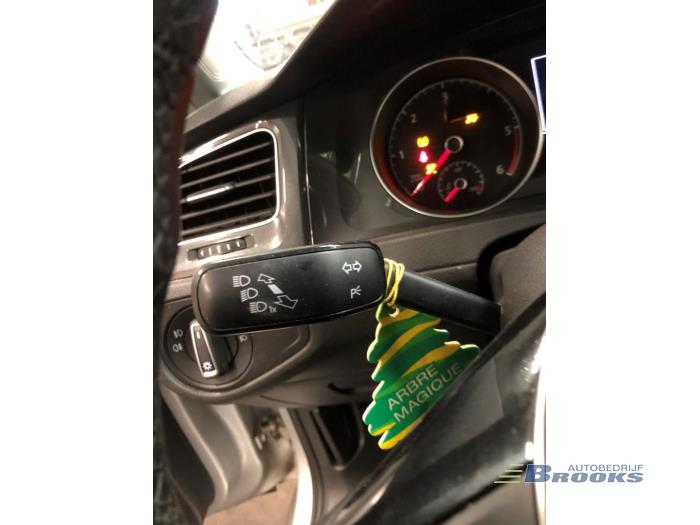 Volkswagen Golf VII 1.6 TDI BMT 16V Skrotfordon (2019, GRIJS)