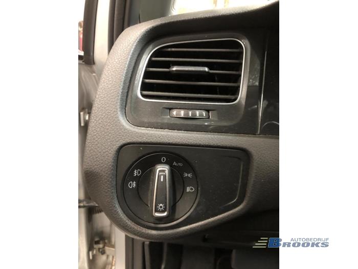 Volkswagen Golf VII 1.6 TDI BMT 16V Skrotfordon (2019, GRIJS)