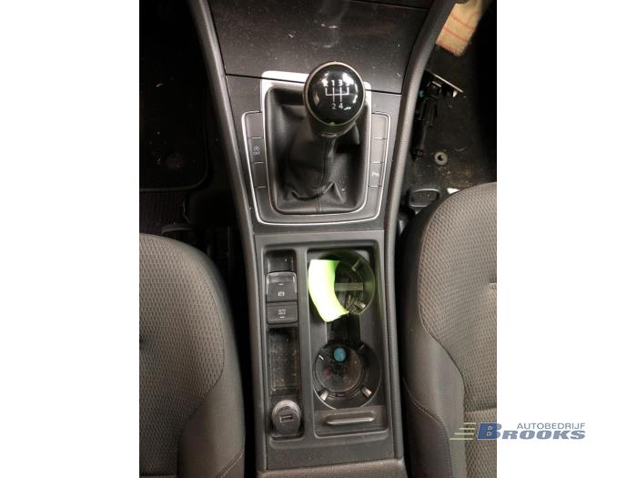 Volkswagen Golf VII 1.6 TDI BMT 16V Skrotfordon (2019, GRIJS)