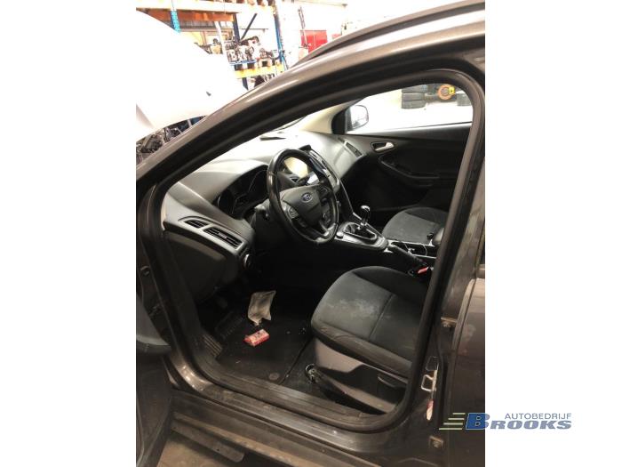 Ford Focus 3 Wagon 1.0 Ti-VCT EcoBoost 12V 125 Sloopvoertuig (2015, Grijs)