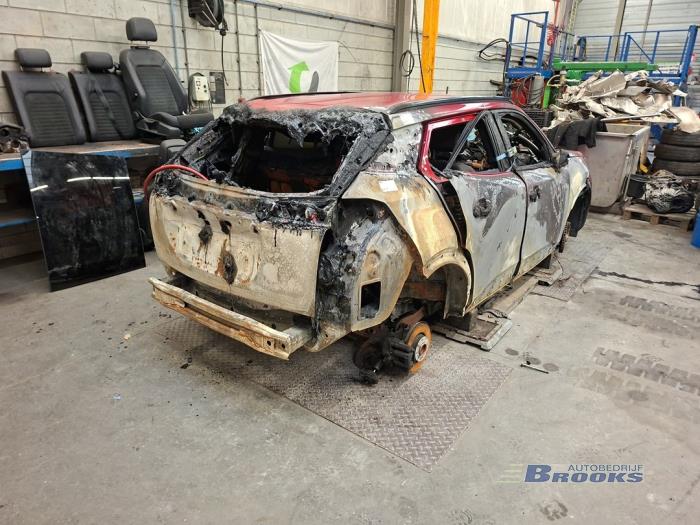 Peugeot 2008 e-2008 50 kWh Samochód złomowany (2020, Czerwony)