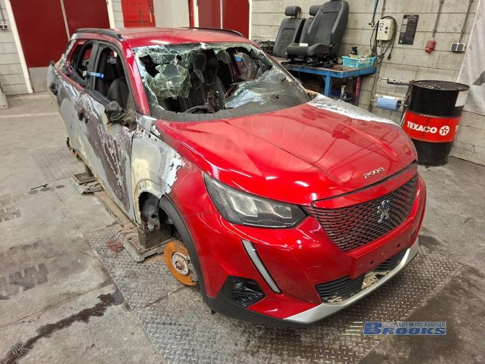 Peugeot 2008 e-2008 50 kWh Samochód złomowany (2020, Czerwony)