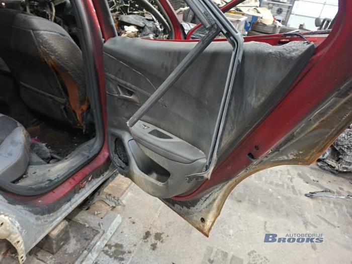 Peugeot 2008 e-2008 50 kWh Samochód złomowany (2020, Czerwony)