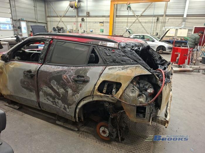 Peugeot 2008 e-2008 50 kWh Samochód złomowany (2020, Czerwony)