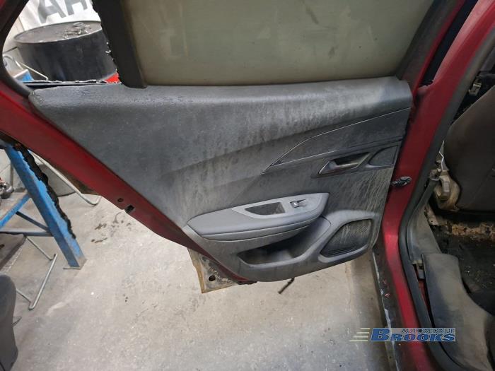 Peugeot 2008 e-2008 50 kWh Samochód złomowany (2020, Czerwony)