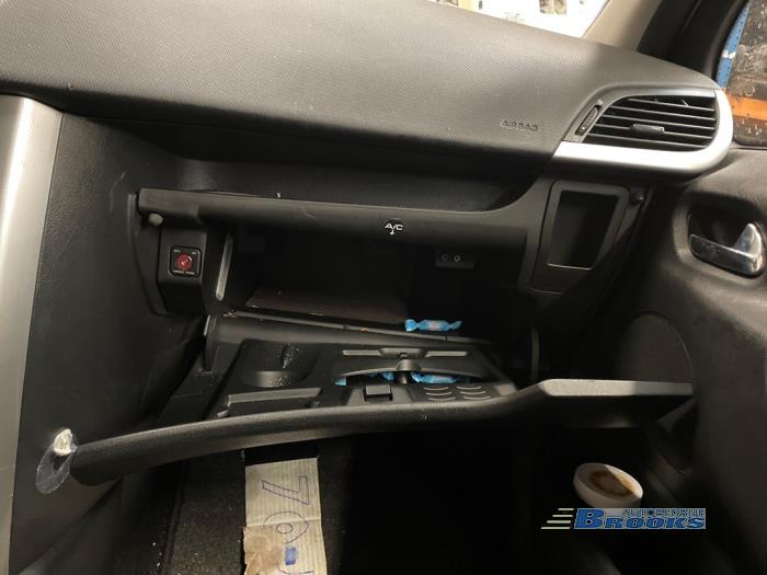 Peugeot 207/207+ 1.4 16V VTi Sloopvoertuig (2009, Grijs)