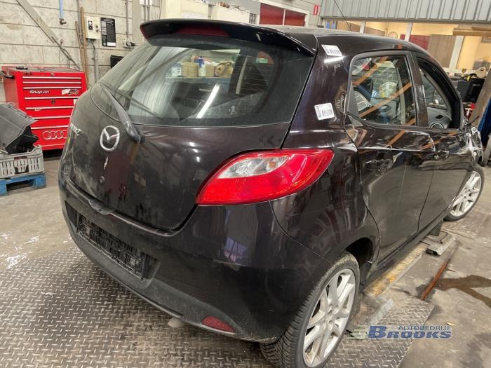 Mazda 2 1.6 MZ-CD 16V Skrotfordon (2011, BRUIN)
