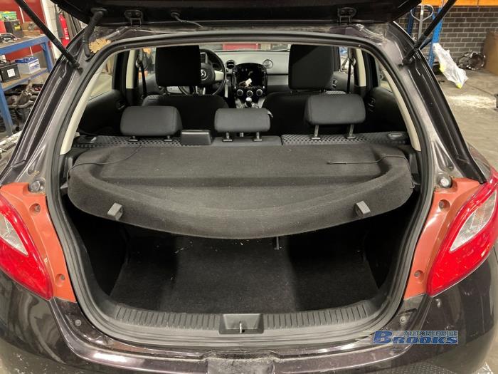 Mazda 2 1.6 MZ-CD 16V Skrotfordon (2011, BRUIN)