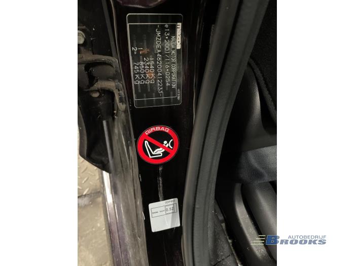 Mazda 2 1.6 MZ-CD 16V Skrotfordon (2011, BRUIN)