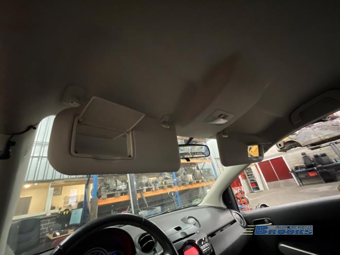 Mazda 2 1.6 MZ-CD 16V Skrotfordon (2011, BRUIN)