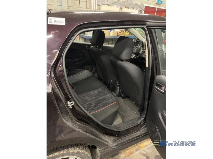 Mazda 2 1.6 MZ-CD 16V Skrotfordon (2011, BRUIN)