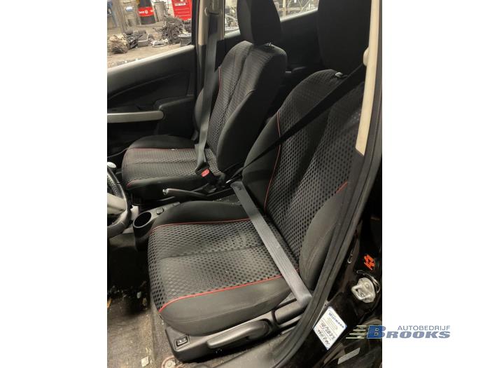 Mazda 2 1.6 MZ-CD 16V Skrotfordon (2011, BRUIN)