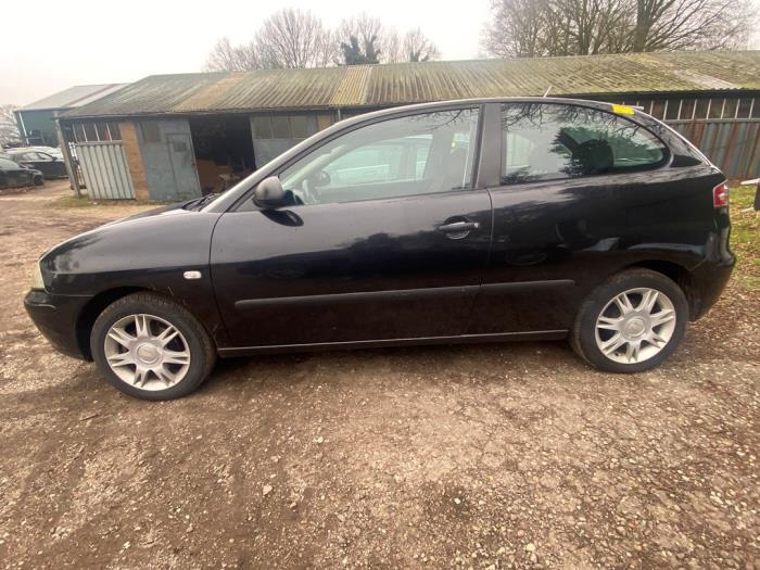Seat Ibiza III 1.4 16V 75 Skrotfordon (2002, ZWART)
