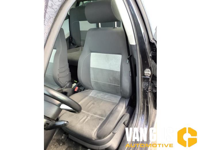 Volkswagen Polo IV 1.9 SDI Skrotfordon (2004, ZWART)