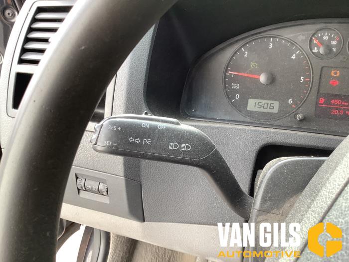 Volkswagen Transporter T5 1.9 TDi Skrotfordon (2006, NIET VAN TOEPASSING ZWART)