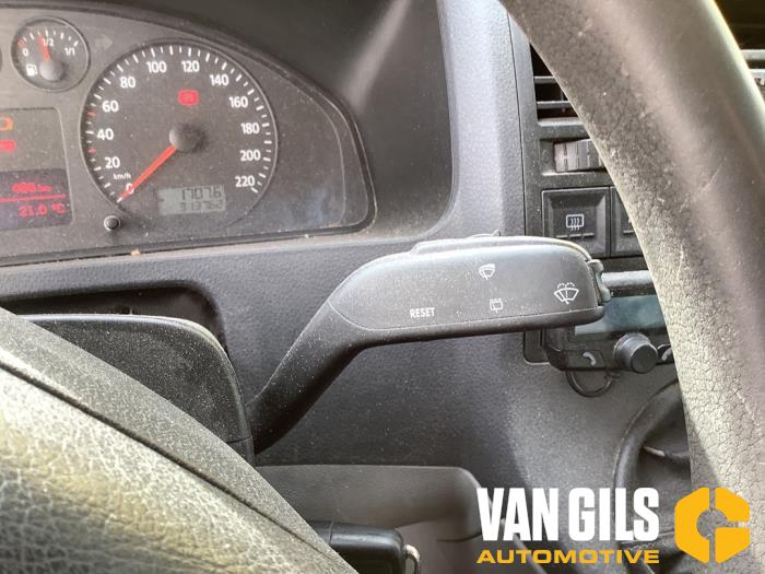 Volkswagen Transporter T5 1.9 TDi Skrotfordon (2006, NIET VAN TOEPASSING ZWART)