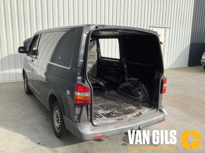 Volkswagen Transporter T5 1.9 TDi Skrotfordon (2006, NIET VAN TOEPASSING ZWART)