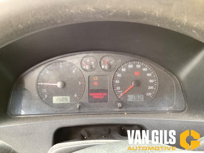 Volkswagen Transporter T5 1.9 TDi Skrotfordon (2006, NIET VAN TOEPASSING ZWART)