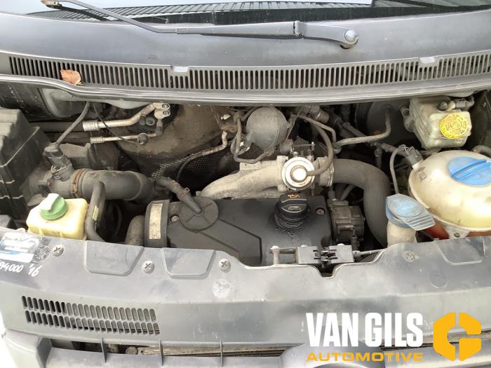 Volkswagen Transporter T5 1.9 TDi Skrotfordon (2006, NIET VAN TOEPASSING ZWART)