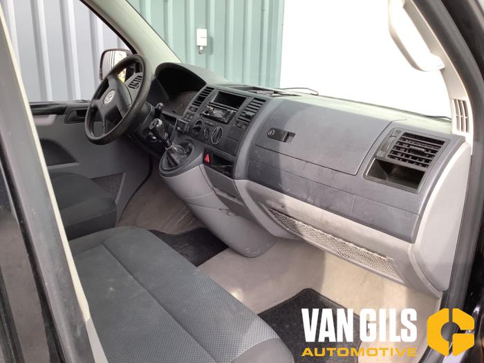 Volkswagen Transporter T5 1.9 TDi Skrotfordon (2006, NIET VAN TOEPASSING ZWART)