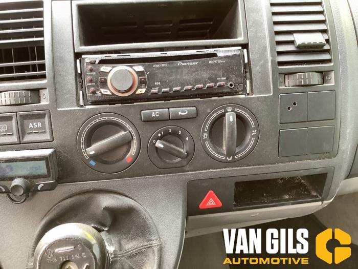 Volkswagen Transporter T5 1.9 TDi Skrotfordon (2006, NIET VAN TOEPASSING ZWART)