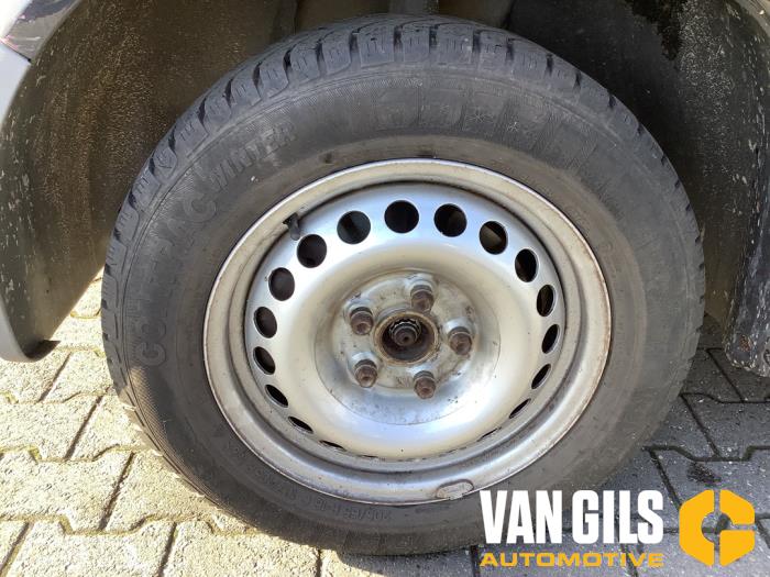 Volkswagen Transporter T5 1.9 TDi Skrotfordon (2006, NIET VAN TOEPASSING ZWART)