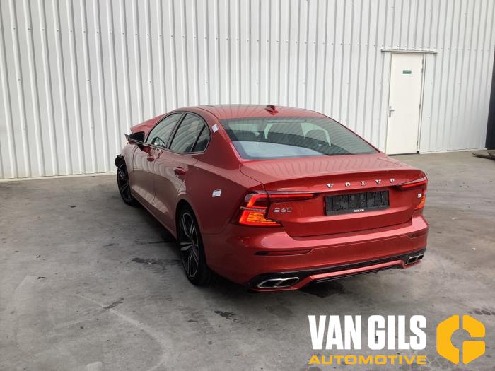 Volvo S60 III 2.0 T4 16V Sloopvoertuig (2019, Rood)