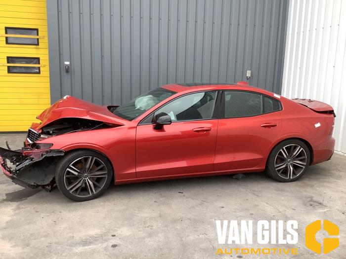 Volvo S60 III 2.0 T4 16V Sloopvoertuig (2019, Rood)