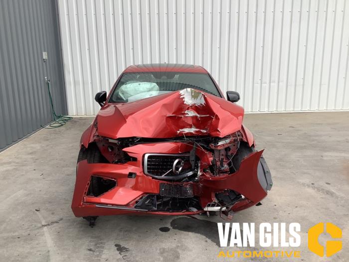 Volvo S60 III 2.0 T4 16V Sloopvoertuig (2019, Rood)